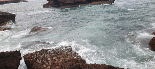 Wall Mural - waves crashing on rocks