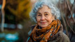 © VicPhoto - Retrato de mujer mayor sonriente en un día de otoño
