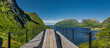 Blick von Aussichtsplattform auf Bergsbotn Fjord auf Senja Insel in Norwegen