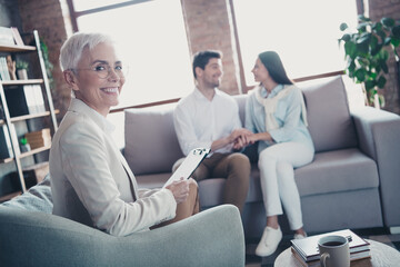 Poster - Photo of young couple appointment psychotherapist lady loft interior office indoors