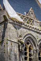 Sticker - Église Notre-Dame-de-l'Assomption de Sainte-Mère-Église et son parachutiste