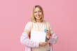 © Pixel-Shot - Woman with glucose sensor for measuring blood sugar level and blank paper on pink background. Diabetes concept