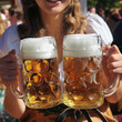 Lustiger Bayerische Frau im Dirndl mit Bier in der Hand am Oktoberfest lacht im Querformat für Banner, ai generativ