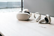 © Koldo_Studio - A VR headset and controllers placed on a desk, illustrating the use of advanced virtual reality technology.