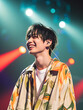 © おでんじん - コンサートで笑顔の男性