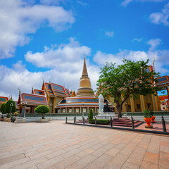 Wall Mural - Wat Ratchabophit Sathit Maha Simaram Ratchaworawihan in Bangkok, Thailand