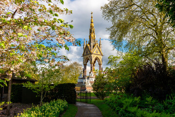 Wall Mural - Albert Memorial in Kensington gardens in spring, London, UK