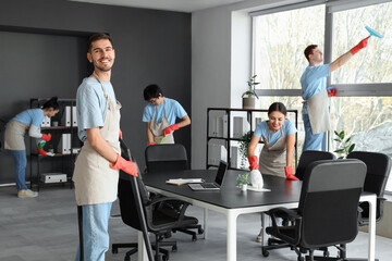 Canvas Print - Team of janitors cleaning in office