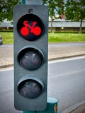 Fototapeta Przestrzenne - red light for bycicle