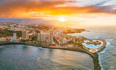 Wall Mural - Puerto de la Cruz in Tenerife offers stunning ocean views, vibrant sunsets, and a tropical paradise. Enjoy the beachfront, luxury resorts, and urban charm.