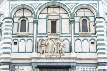 Wall Mural - Florence, Italy - April 10, 2024: Florence cathedral with surrounding area full of tourists in Florence, Italy