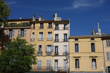 Wall Mural - Façades colorées d'immeubles à Aix-en-Provence