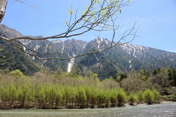 Wall Mural - Picturesque view of the Kamikochi highland with a river flowing below