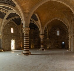 Canvas Print - architectural detail of the columns inside the main hall of the Maniace Castle in Siracusa