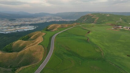 Poster - 壮大な大地の風景　ドローン空撮