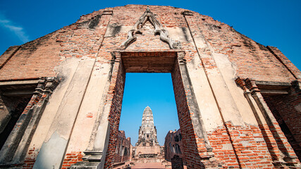 Wall Mural - Wat Ratchaburana is an ancient temple over six hundred years old, built during the Ayutthaya period. Located in Ayutthaya Province, Thailand.