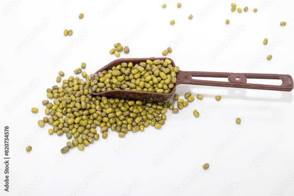 mung bean seed isolated on white background. mung bean on spoon Stock ...