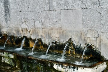 sorgente naturale di nome capodacqua in san lupo della provincia di benevento .