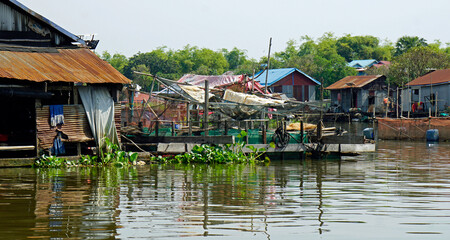 Wall Mural - floating houes on the tonle sap in cambodia