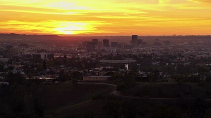 Wall Mural - 4K Ultra HD Drone Video: Sunset Aerial View of Los Angeles from Elysian Park