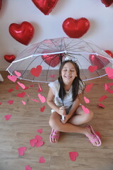 Sticker - menina pré adolescente sorridente estilosa em decoração chuva de amor com corações vermelhos 