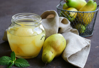 Sticker - organic pears canned in syrup for dessert