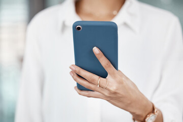 Aufkleber - Typing, business woman and smartphone in office for social media post, communication and chat. Online conversation, female person and mobile tech in workplace for internet contact or web browsing