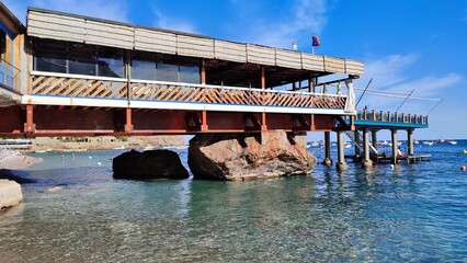 Wall Mural - Marina del Cantone - Ristorante sul pontile