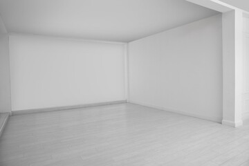 Poster - Empty room with white walls and laminated floor