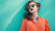 © Jelena - chica pelirroja con ropa estilo coquette vintage naranja