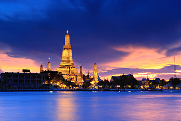 Wall Mural - Wat Arun Ratchawararam Ratcha woramahawihan the beauty and highlight of Wat Arun is the Prang which is located on the Chao Phraya River