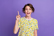 © deagreez - Photo of pretty young woman point finger great idea wear t-shirt isolated on violet color background