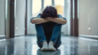 © VicPhoto - Joven adolescente triste y en soledad