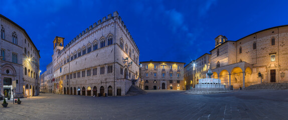 Wall Mural - Perugia - The main square of the old town - Piazza IV Novembre at dusk.