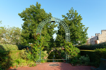 Canvas Print - The planted walk or green corridor crosses the entire 12th arrondissement of Paris 