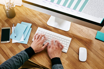 Aufkleber - Business man, hands and computer in closeup for financial review with graph and stats on revenue. Male accountant, movement and fast typing for data analytics, kpi and performance chart with fintech
