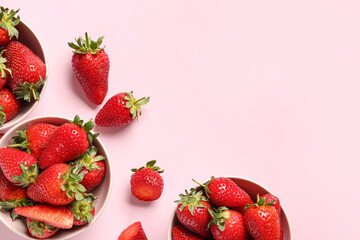 Poster - Bowls with sweet fresh strawberries on pink background