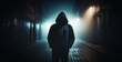 © CPW - Verdächtige Person / Hacker / Krimineller / Gangster / Drogendealer mit schwarzer Kapuze steht in einer dunklen Gasse