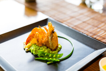 Canvas Print - Fine dinning grill shrimp with green bean in the restaurant