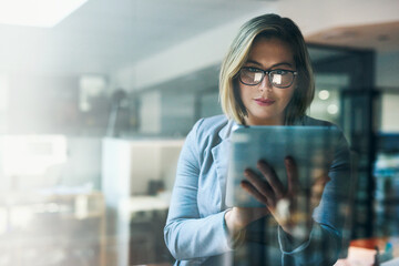 Fototapete - Business woman, office and tablet in typing, email or research for deadline as project manager in web agency. Female person, app and workplace on tech for planning, ideas as professional for company