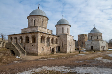 Wall Mural - Church of the Assumption of the Blessed Virgin Mary and the Church of St. Nicholas in the Ivangorod fortress on a March day. Leningrad region, Russia