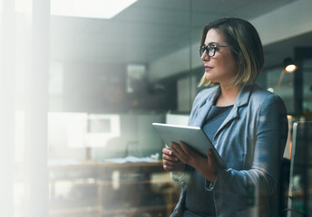 Fototapete - Business woman, thinking and tablet with ideas, plan or deadline as project manager in web agency for communication. Female person, app and working on tech for connection as professional for company