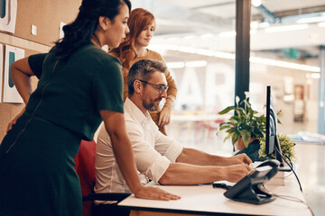 Aufkleber - Business people, computer and help with cooperation, mentor and planning with ideas, partnership and talking. Staff, employees and coaching with pc, teamwork and collaboration with advice or internet
