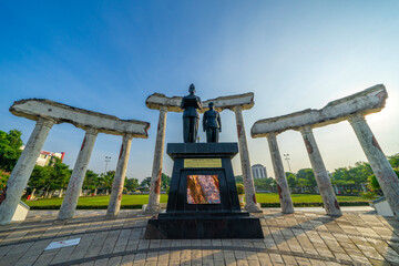 Wall Mural - Statue of the first president and vice president of Indonesia in Heroes Monument (Tugu Pahlawan) Surabaya.