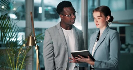 Aufkleber - Business people, night and discussion with tablet for research, results or corporate finance at office. Businessman or woman discussing company budget or financial expenses on technology at workplace