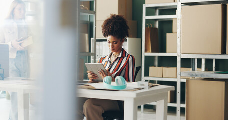 Aufkleber - Woman, tablet and distribution for shipping in office, planning and ecommerce order in storage. Female person, online and supply chain for delivery logistics, stock and digital checklist for boxes