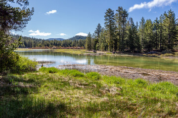 Wall Mural - Alpine Paulina Lake landscape in Oregon