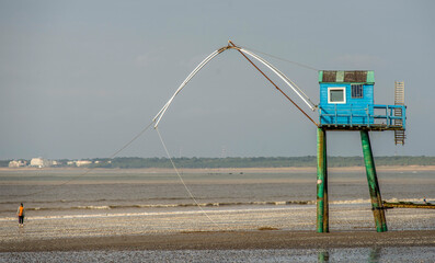 Sticker - Cabane de pêche au carrelet dans la baie de Saint-Michel-Chef-Chef, Loire-Atlantique, France