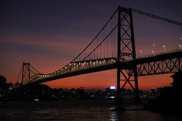 Wall Mural - Por do Sol na Ponte Hercílio Luz em Florianópolis