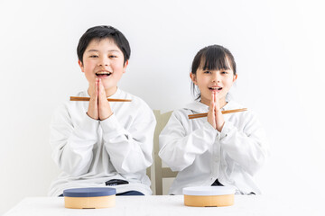 Wall Mural - お弁当を食べる子ども　child eating lunch